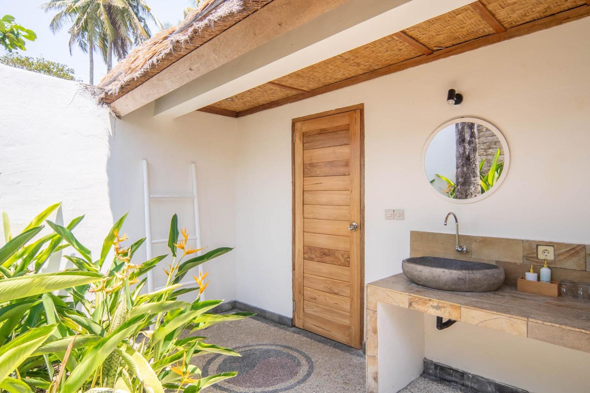 Tiki Boutique Hotel Spa Lombok Selong Belanak Exterior foto